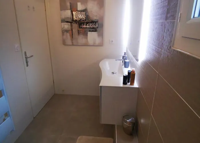90 M2 Avec Parking Terrasse Balcons, Proche Du Port Et Plages Apartmán