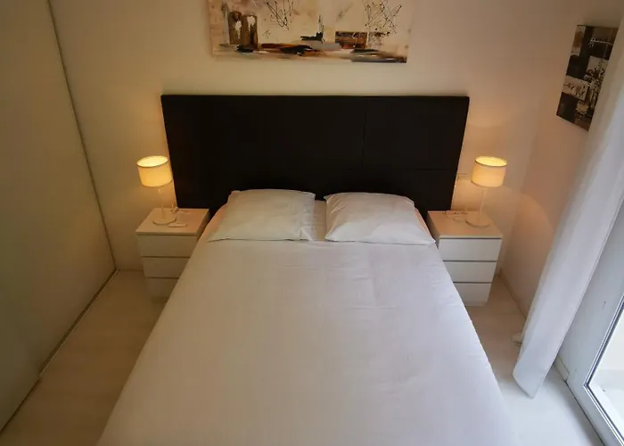 Apartmán 90 M2 Avec Parking Terrasse Balcons, Proche Du Port Et Plages