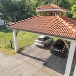90 M2 Avec Parking Terrasse Balcons, Proche Du Port Et Plages