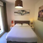 90 M2 Avec Parking Terrasse Balcons, Proche Du Port Et Plages