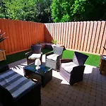 90 M2 Avec Parking Terrasse Balcons, Proche Du Port Et Plages