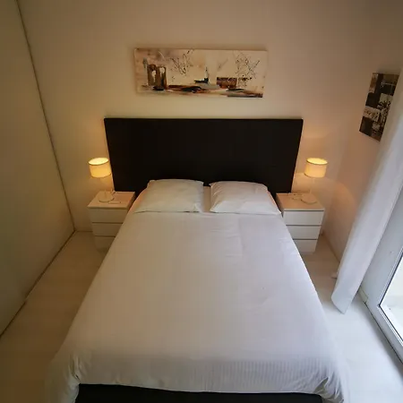 Lägenhet 90 M2 Avec Parking Terrasse Balcons, Proche Du Port Et Plages