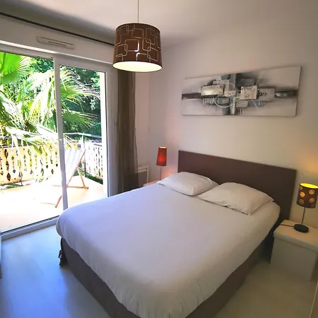 90 M2 Avec Parking Terrasse Balcons, Proche Du Port Et Plages Lägenhet *