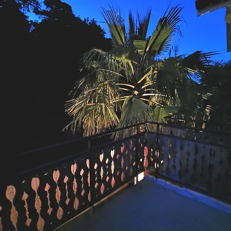 90 M2 Avec Parking Terrasse Balcons, Proche Du Port Et Plages Appartement *