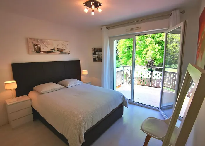 90 M2 Avec Parking Terrasse Balcons, Proche Du Port Et Plages Lejlighed