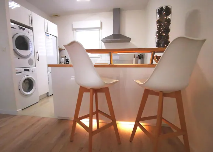 90 M2 Avec Parking Terrasse Balcons, Proche Du Port Et Plages Lejlighed *