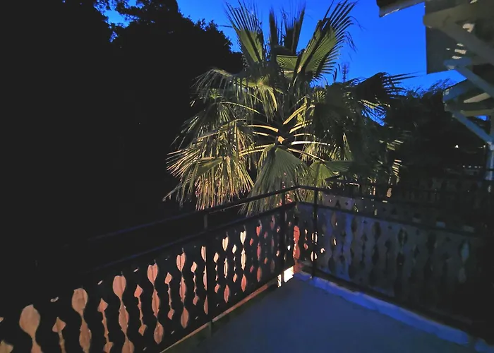90 M2 Avec Parking Terrasse Balcons, Proche Du Port Et Plages Lejlighed *