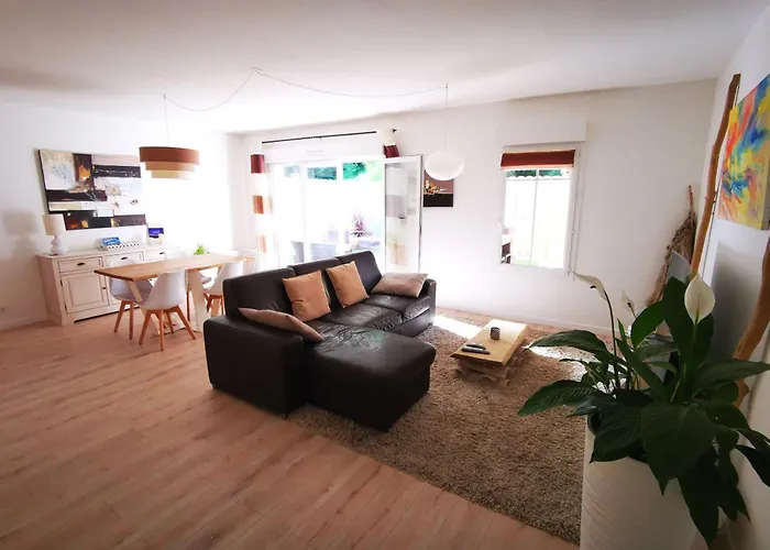 Lejlighed 90 M2 Avec Parking Terrasse Balcons, Proche Du Port Et Plages *