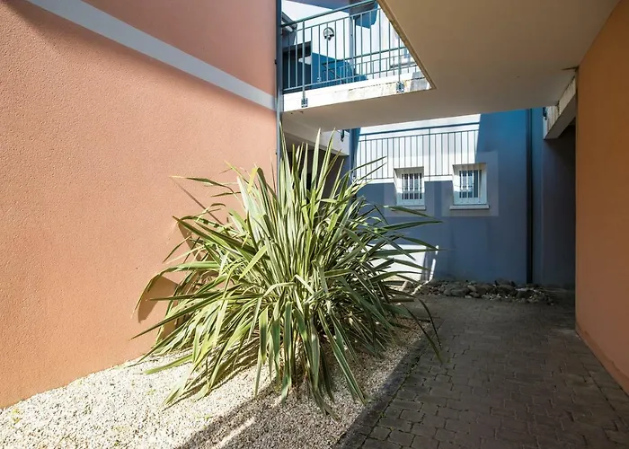 Lejlighed 90 M2 Avec Parking Terrasse Balcons, Proche Du Port Et Plages *